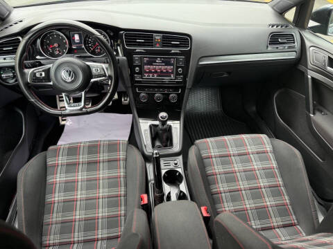 2018 Volkswagen Golf GTI S