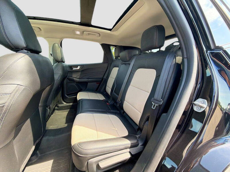2022 Ford Escape Titanium