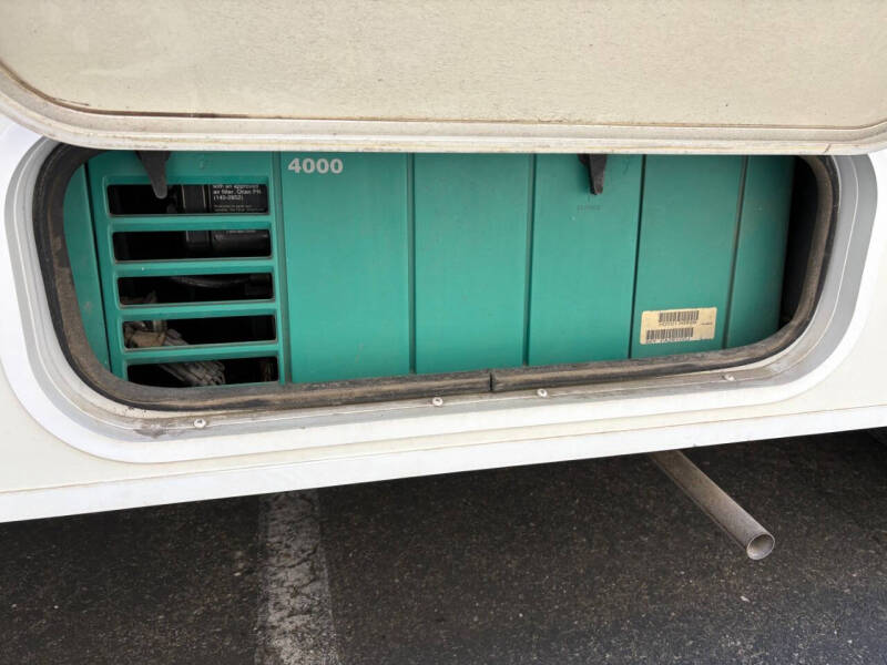 2000 Winnebago Minnie  C Chevy 24V