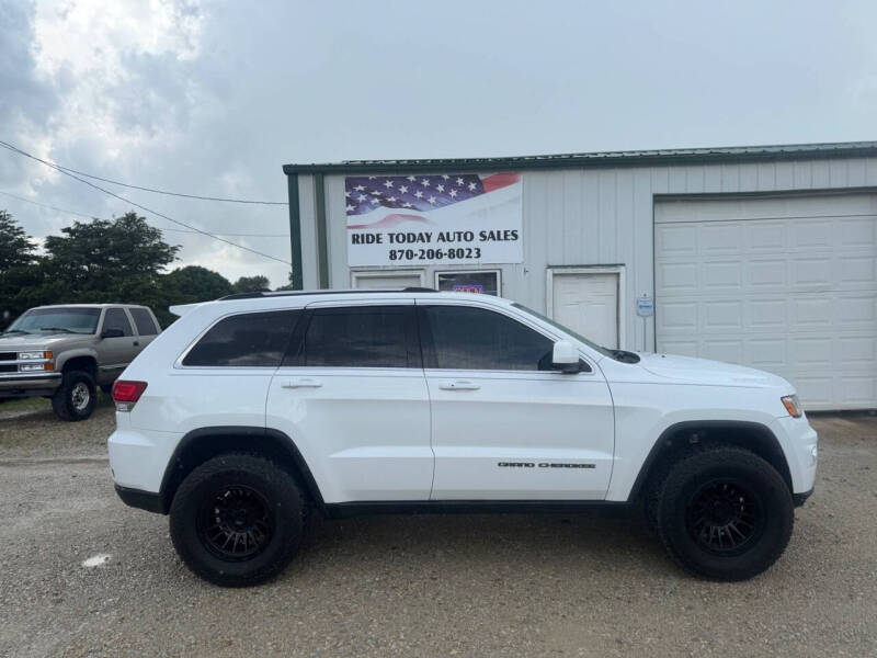 2020 Jeep Grand Cherokee Laredo