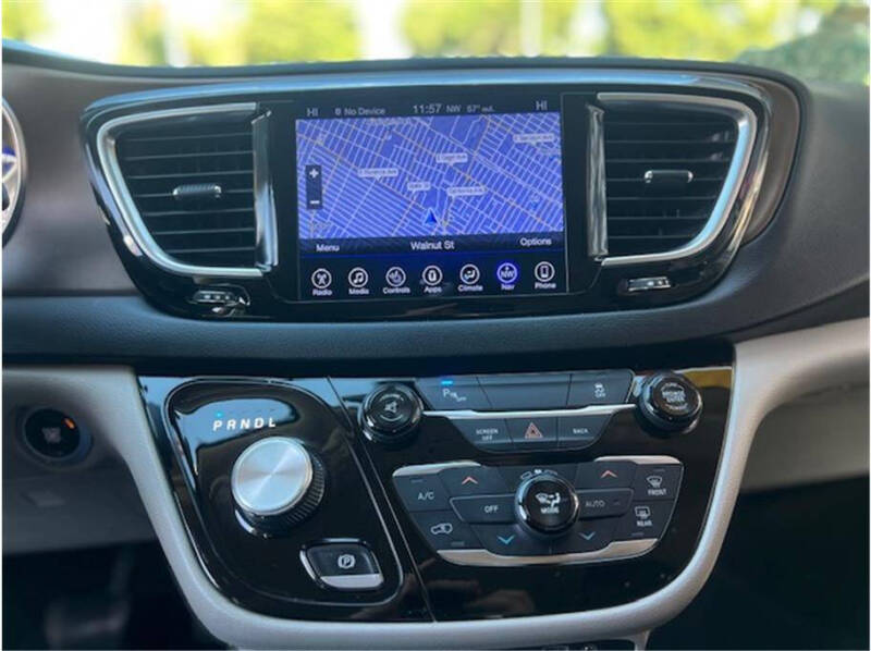 2017 Chrysler Pacifica Touring-L Plus