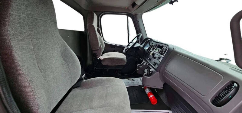 2015 Freightliner M2 106