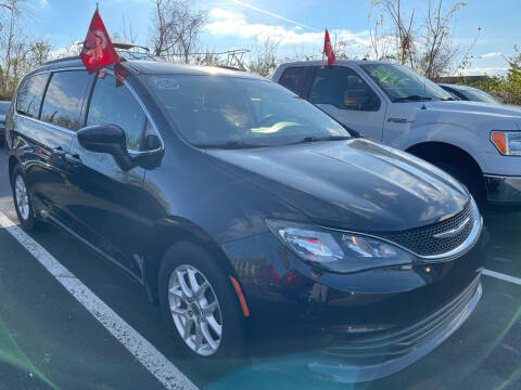 2017 Chrysler Pacifica for sale at Shaddai Auto Sales in Whitehall OH
