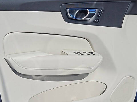 2025 Volvo XC60 B5 Plus Dark Theme