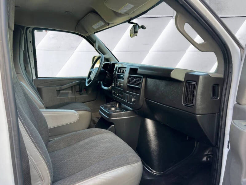 2024 Chevrolet Express 2500