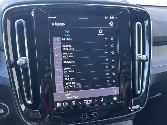 2025 Volvo XC40 B5 Core Bright Theme