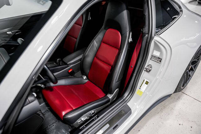 2018 Porsche 911 Carrera GTS