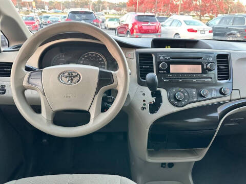 2014 Toyota Sienna L 7-Passenger