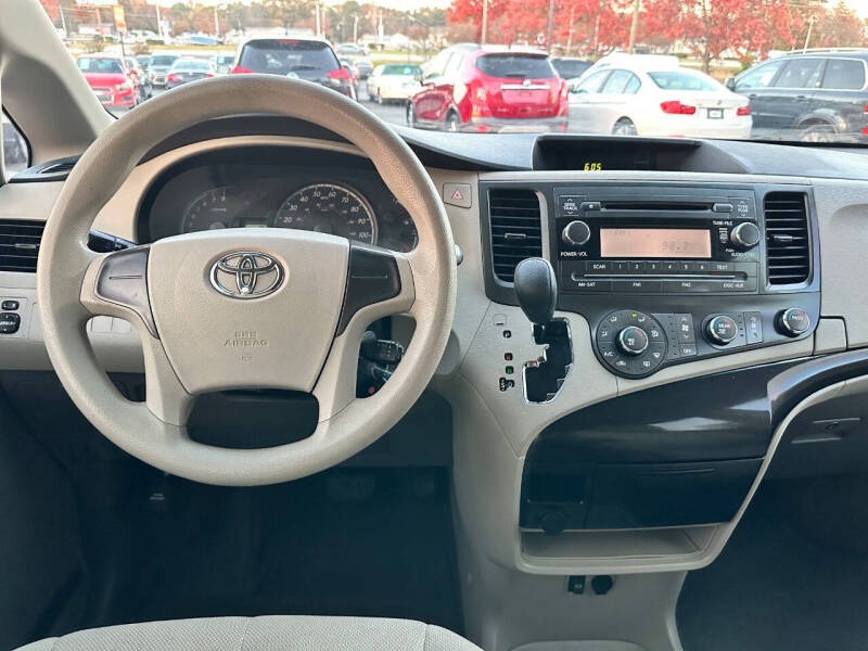 2014 Toyota Sienna L 7-Passenger