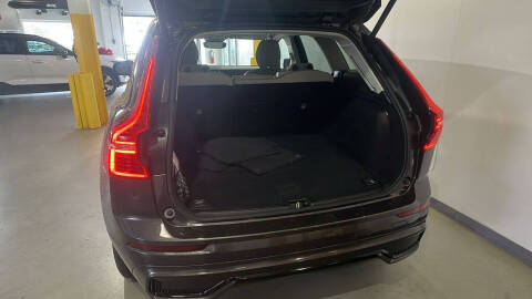 2025 Volvo XC60 T8 Core Dark Theme