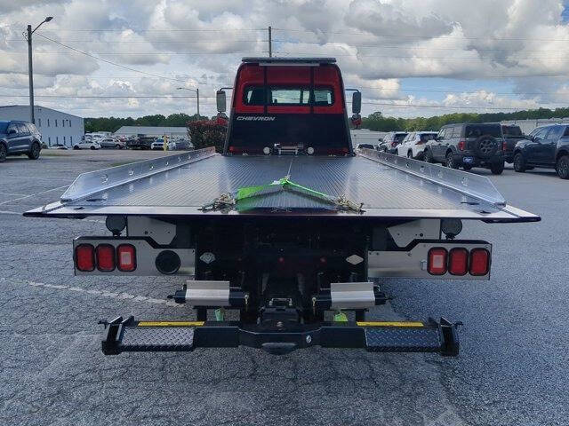 2026 Freightliner M2 106