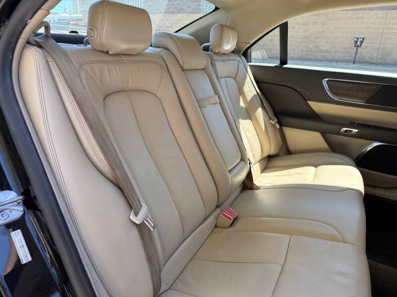 2017 Lincoln Continental Select