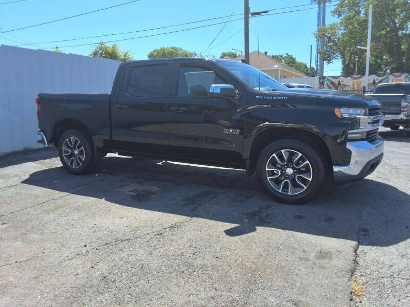 2021 Chevrolet Silverado 1500 LT photo 2