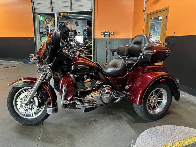 2014 Harley-Davidson FLHTCUTG - Tri Glide Ult