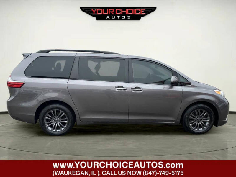 2017 Toyota Sienna XLE 7-Passenger Auto Access Seat