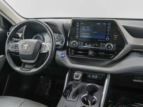 2022 Toyota Highlander Hybrid XLE
