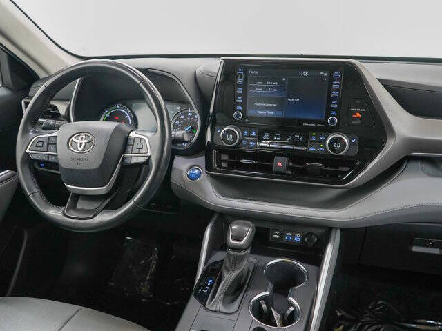 2022 Toyota Highlander Hybrid XLE