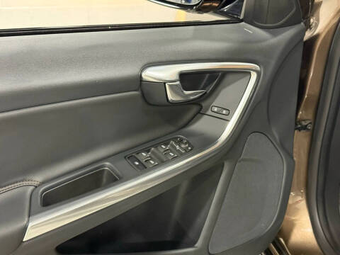 2016 Volvo V60 Cross Country T5