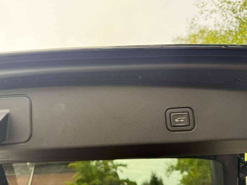 2024 Cadillac LYRIQ Luxury 1