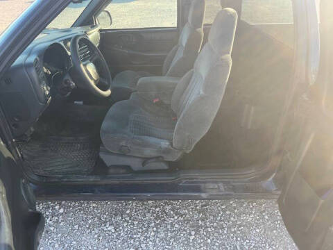 2000 Chevrolet S-10 LS