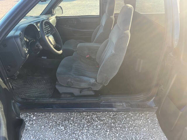 2000 Chevrolet S-10 LS