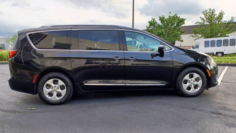 2017 Chrysler Pacifica Touring-L Plus