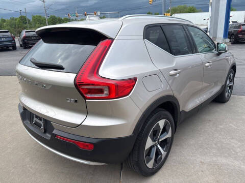 2023 Volvo XC40 B5 Plus Bright Theme