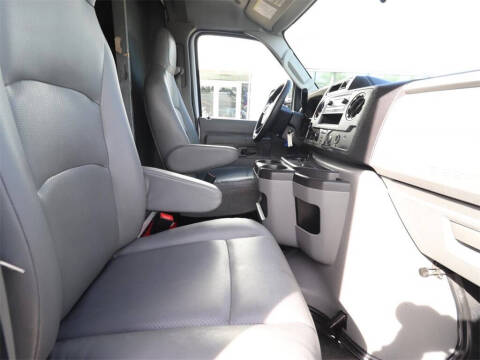 2022 Ford E-Series E-450 SD