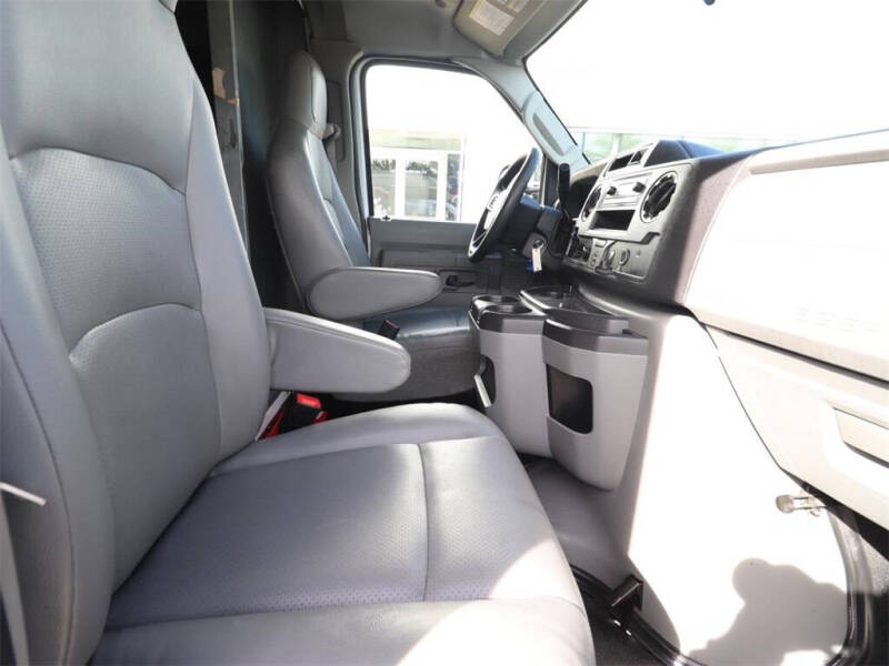 2022 Ford E-Series E-450 SD