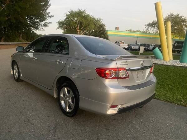 2013 TOYOTA Corolla Sedan