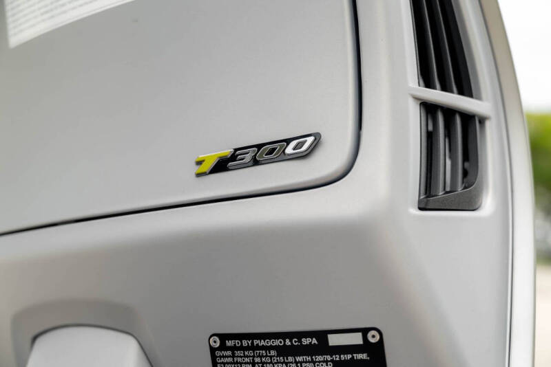 2023 Vespa 300
