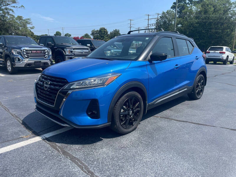 2022 Nissan Kicks SR