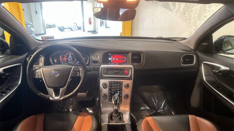 2018 Volvo V60 Cross Country T5 Premier