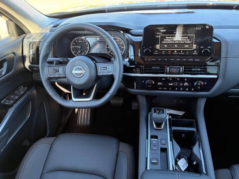 2025 Nissan Pathfinder SL