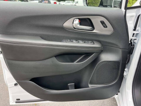 2027 Chrysler Pacifica Limited