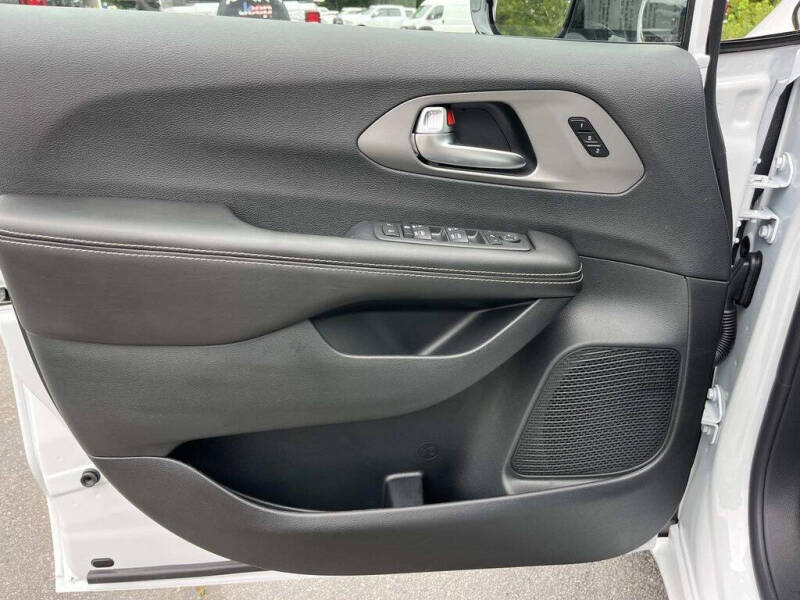 2027 Chrysler Pacifica Limited