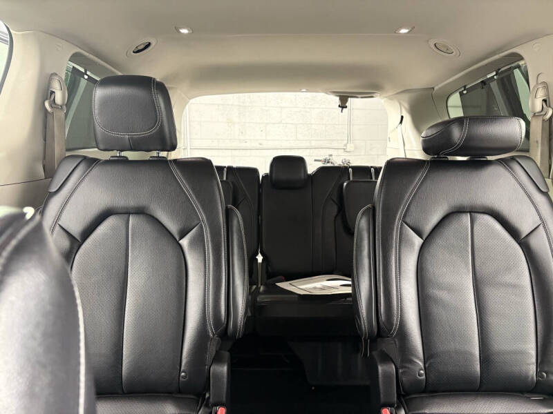 2022 Chrysler Pacifica Touring L
