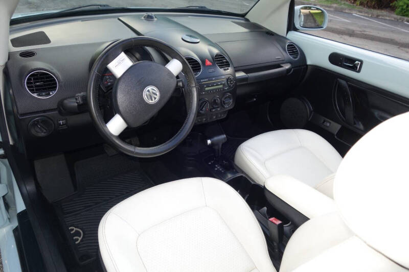 2010 Volkswagen New Beetle Convertible Final Edition