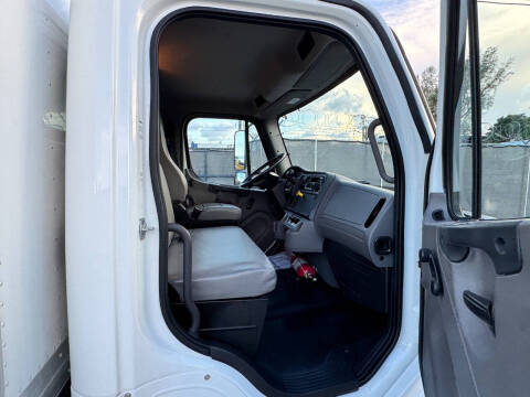 2023 Freightliner M2 106