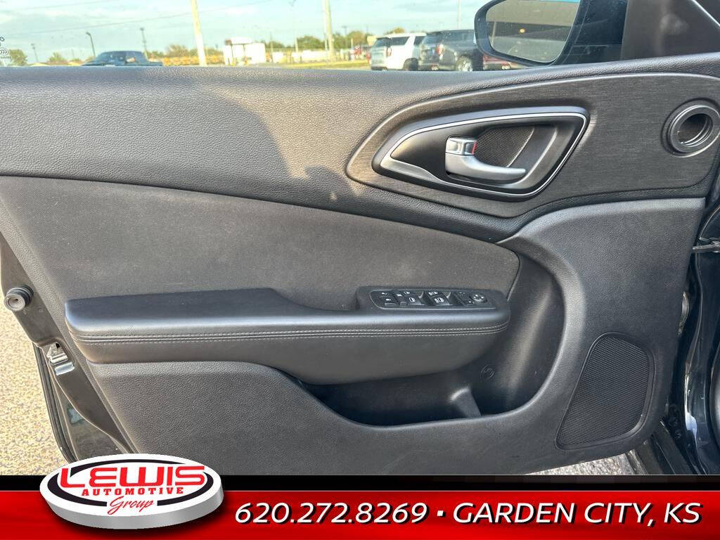 2016 Chrysler 200 for sale at Lewis Chevrolet of Garden City in Garden City, KS