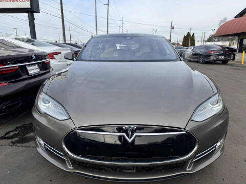 2015 Tesla Model S 70D
