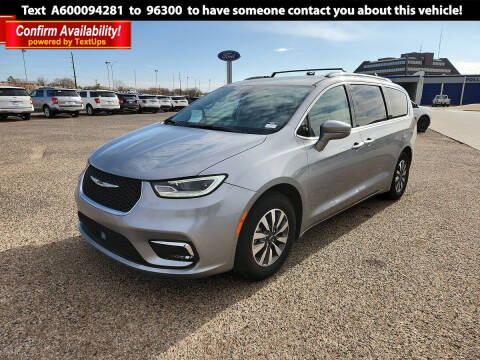 2021 Chrysler Pacifica for sale at POLLARD PRE-OWNED in Lubbock TX