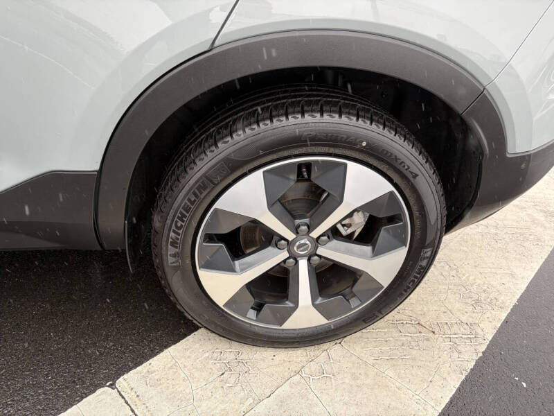 2025 Volvo XC40 B5 Plus Bright Theme