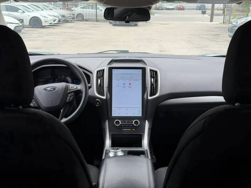 2022 Ford Edge SE