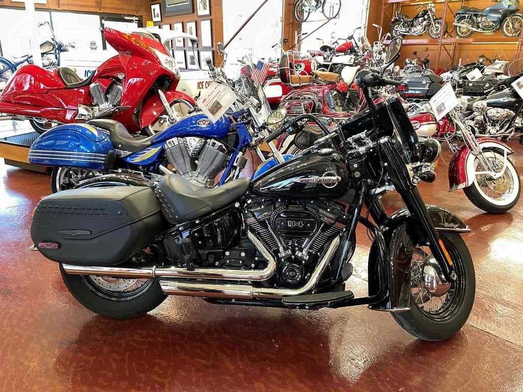2019 Harley-Davidson® FLHCS - Heritage Classic 114 1