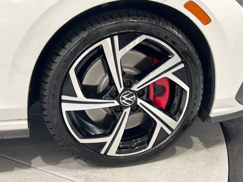 2024 Volkswagen Golf GTI SE