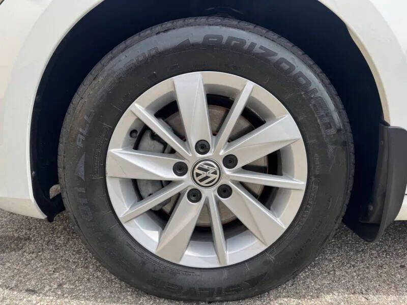 2016 Volkswagen Golf TSI S