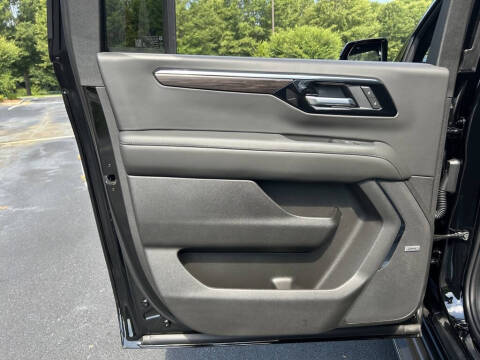 2025 Chevrolet Suburban LT