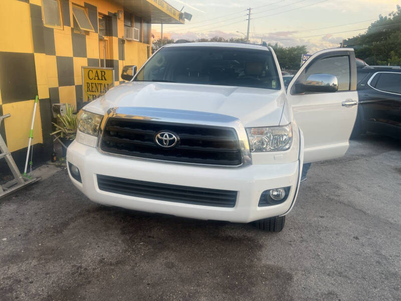 2013 Toyota Sequoia Limited's photo