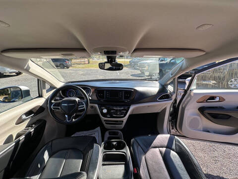 2017 Chrysler Pacifica Touring-L